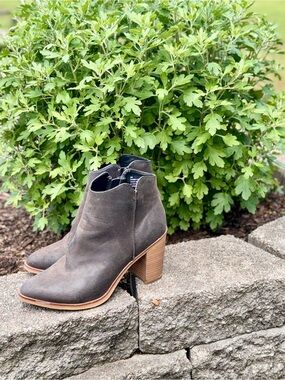 Altar’d State Women's Gray Suede Ankle Booties with Block Heel Pre owned spring